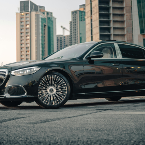 TRANSFER & AUTO DI LUSSO Spostamenti esclusivi con auto di prestigio e servizi dedicati.